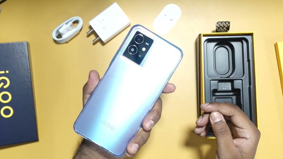 'Video thumbnail for IQOO Z6 Unboxing & Overview'