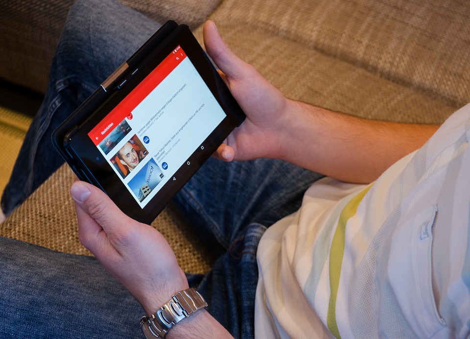 Watching-YouTube-Tablet-Videos