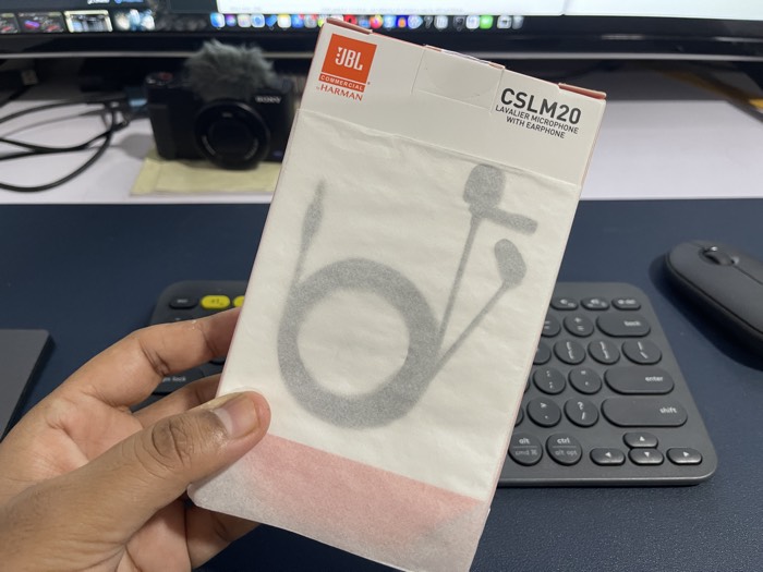 JBL Lapel Microphone with Earphone 01