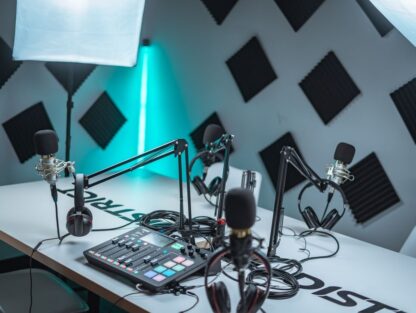 video editing, streaming, obs, capcut, davinci resolve, podcast, microphone, camera, twitch, live stream